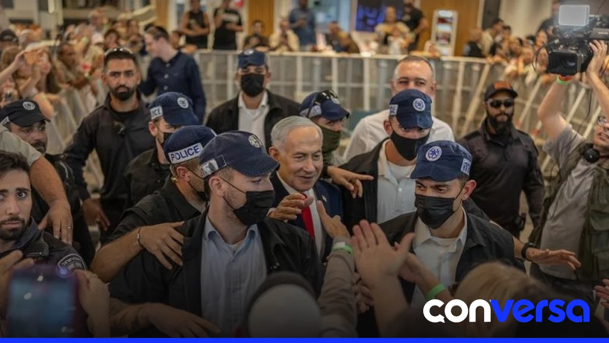 Jóvenes israelíes participan en una manifestación a favor de la instalación de colonias judías en la Franja de Gaza.