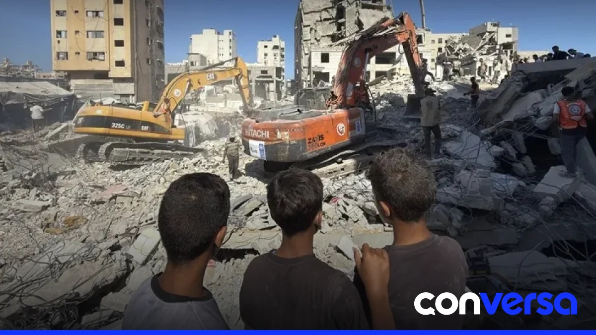 Niños en tiendas de campaña en la Franja de Gaza.