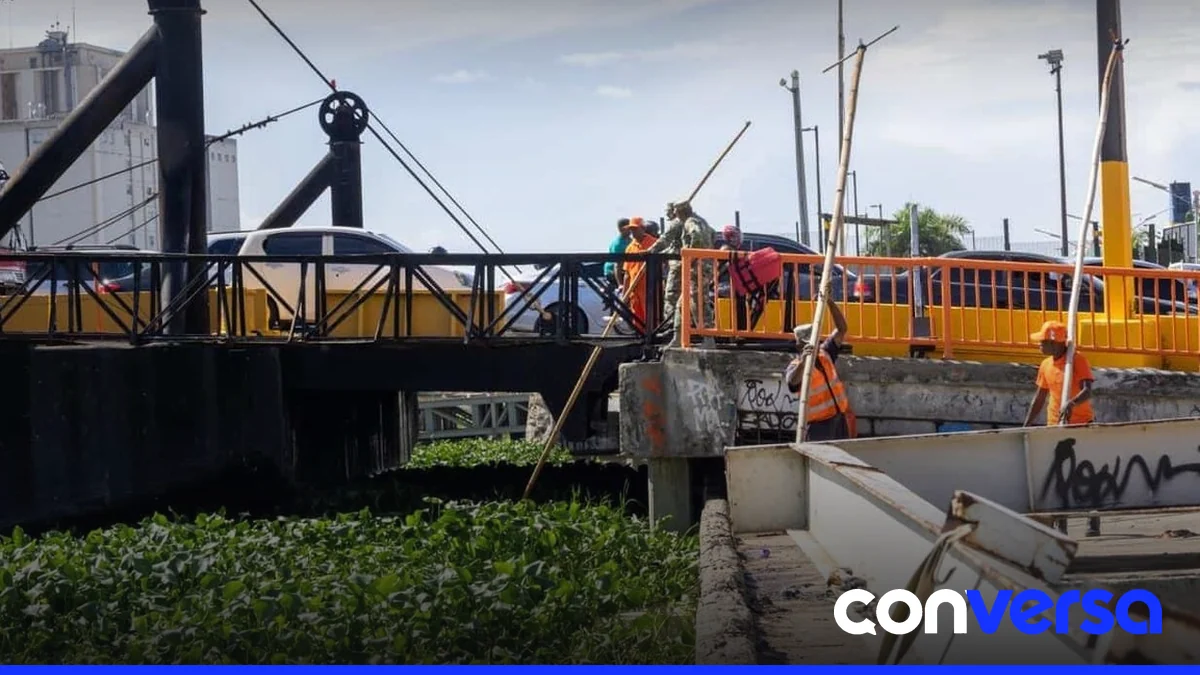 Imagen del puente basculante sobre el río Ozama, en construcción.