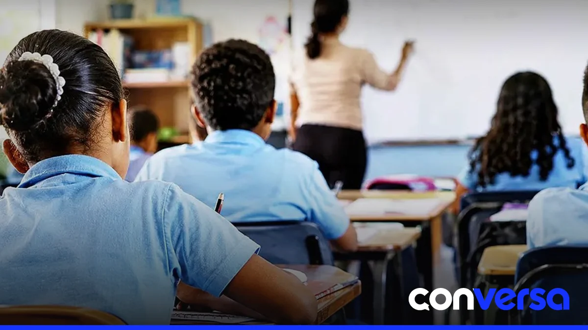 Estudiantes en una escuela primaria durante una clase de matemáticas.