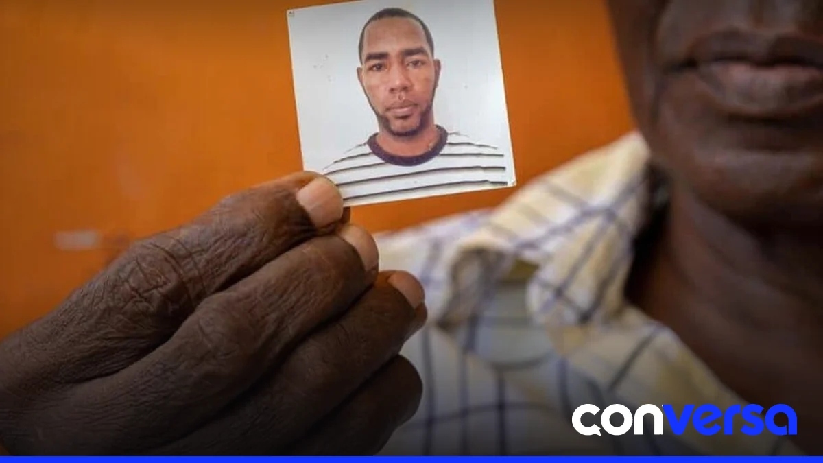 Familiares de Joliver Sánchez en Haina esperan noticias sobre el destino de su hijo desaparecido.