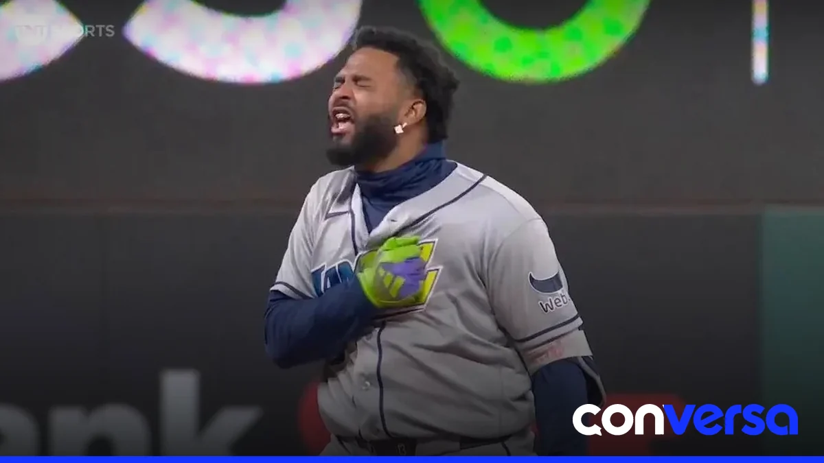 Junior Caminero celebra su doble en el sexto episodio del partido contra los Guardians.