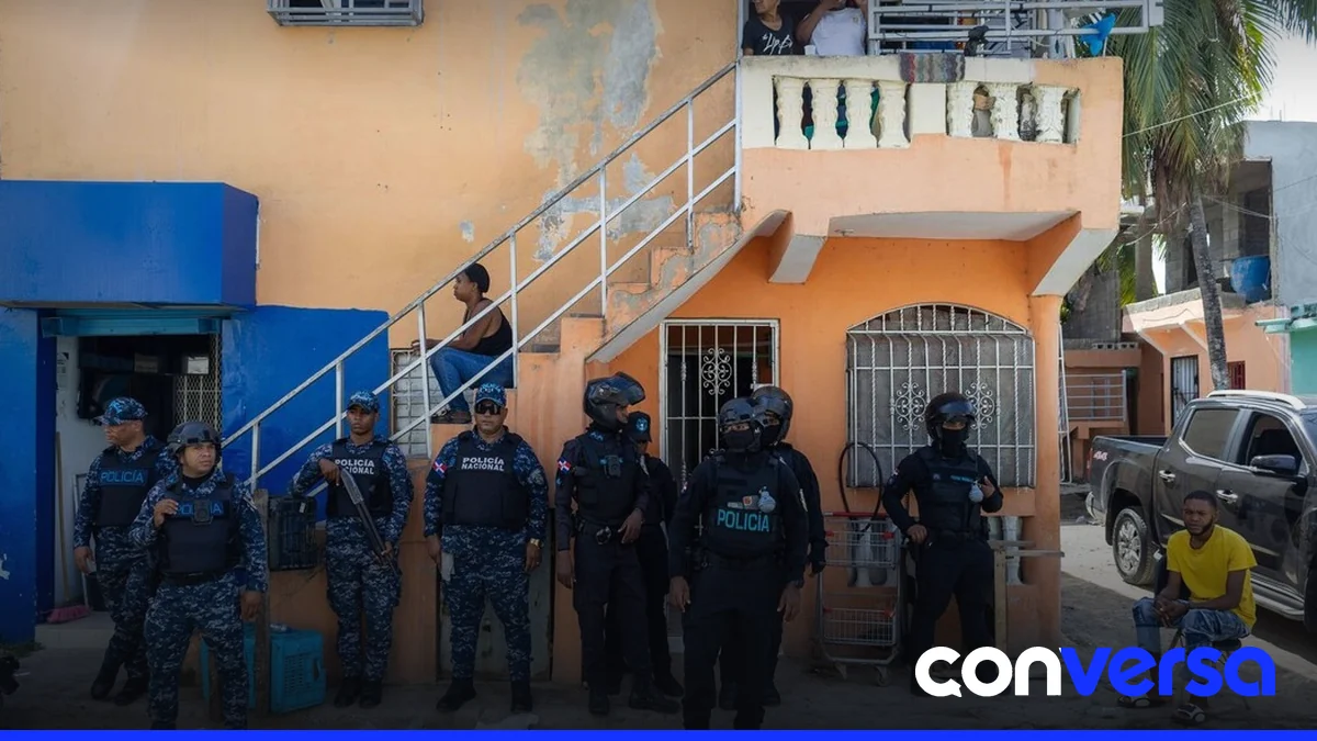 Familiares de los adolescentes que fallecieron en el incidente en Mendoza, Santo Domingo Este.