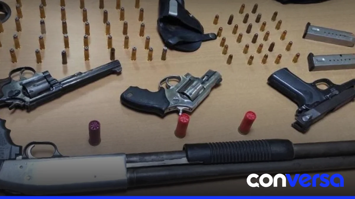 Autoridades en una operación policial en el país.