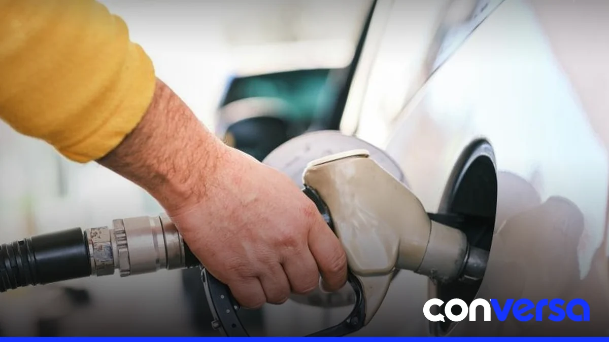 Imagen de un tanque de combustible en una estación de servicio.