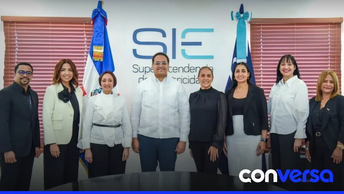 Foto del acto de juramentación de la Comisión de Integridad Gubernamental de la SIE.