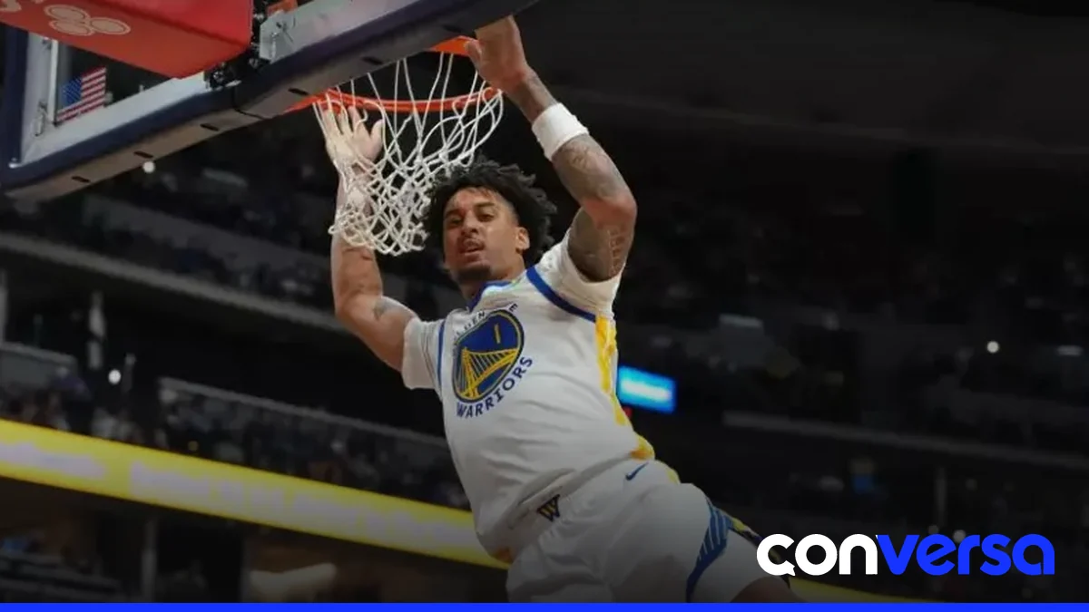 Jugadores de los Warriors celebran su victoria sobre los Nuggets.