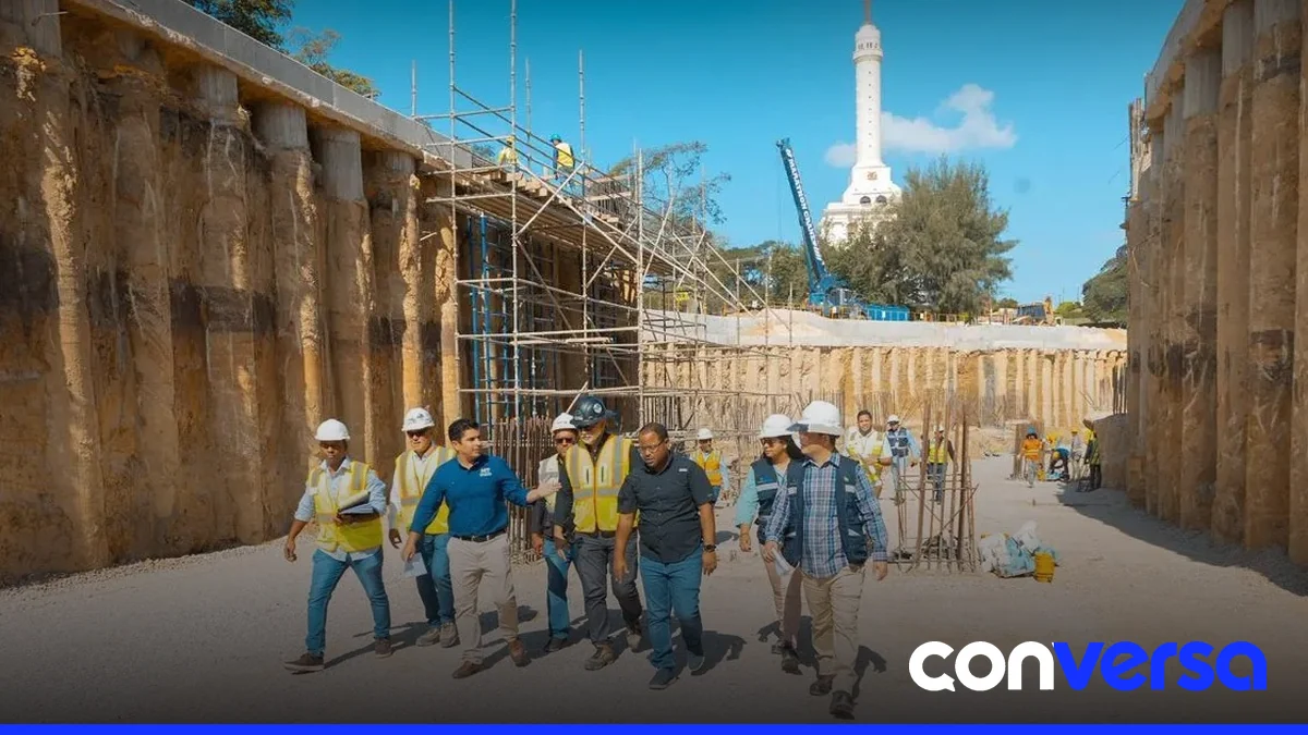 Imagen del monorriel en construcción en Santiago.