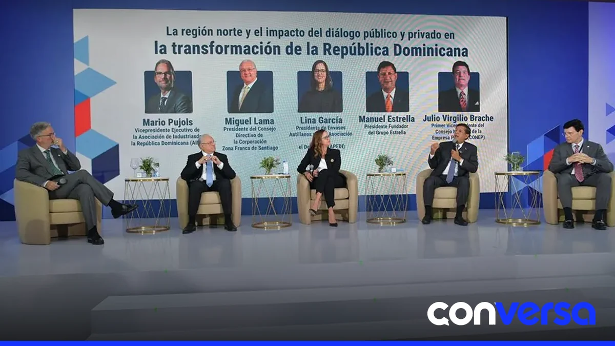 Reunión de empresarios durante el foro regional en Santiago.