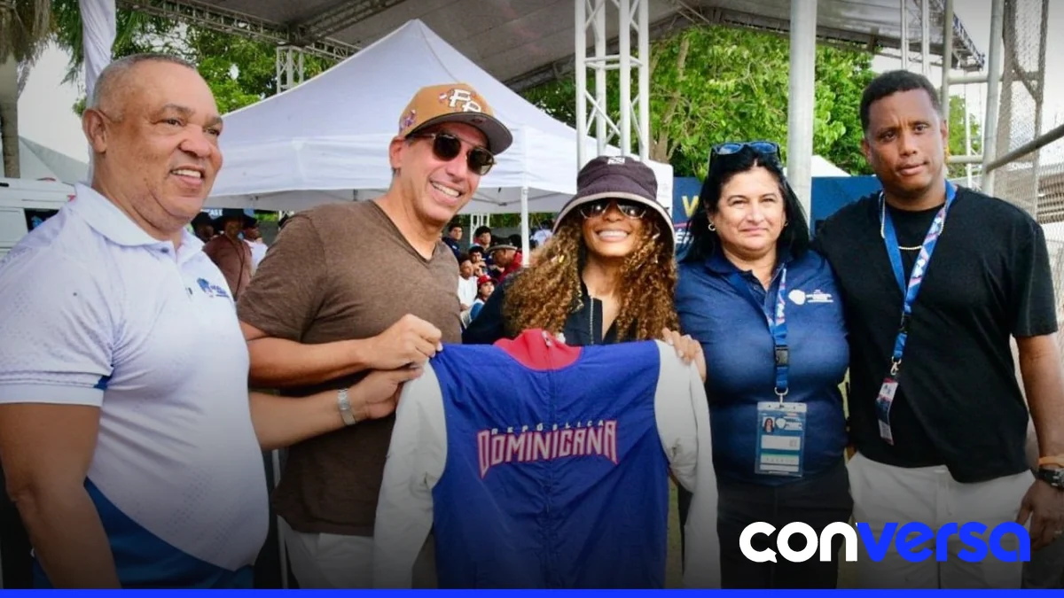 José E. Feliciano y Kwanza Jones, propietarios de los Padres de San Diego, asisten al Premundial U18 en República Dominicana.