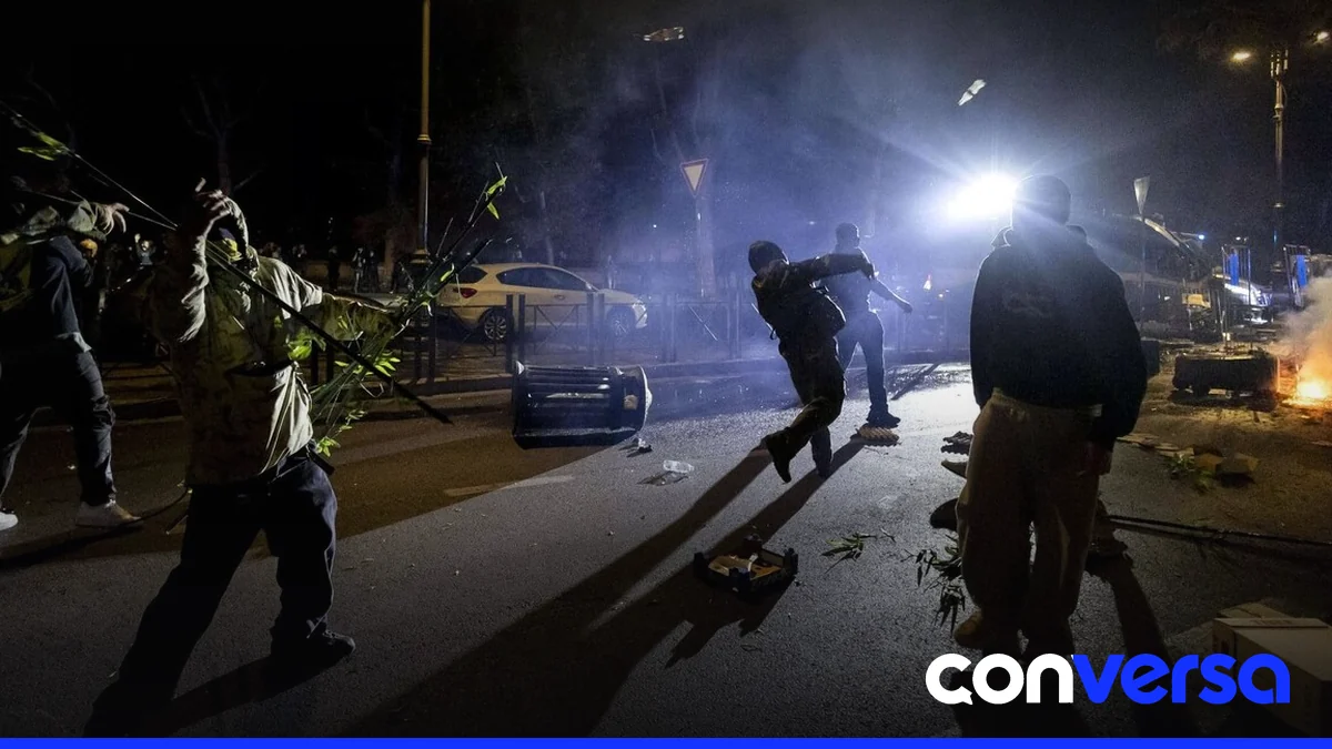 Manifestantes y policías en enfrentamientos en el centro de Roma.