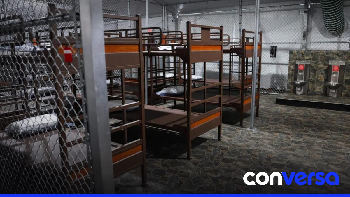 Foto de un centro de procesamiento migratorio en Laredo, Texas.