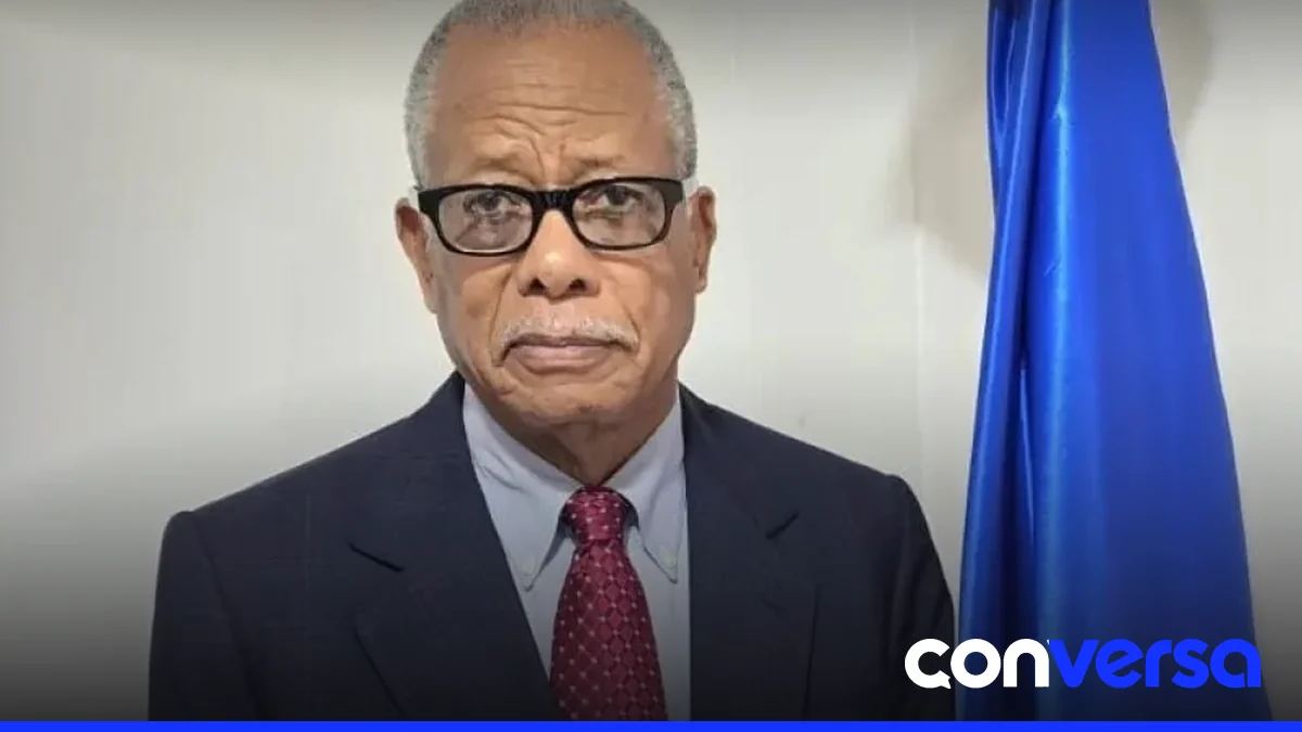 Embajador haitiano Fritz Emmanuel Longchamp en una ceremonia oficial en Santo Domingo.