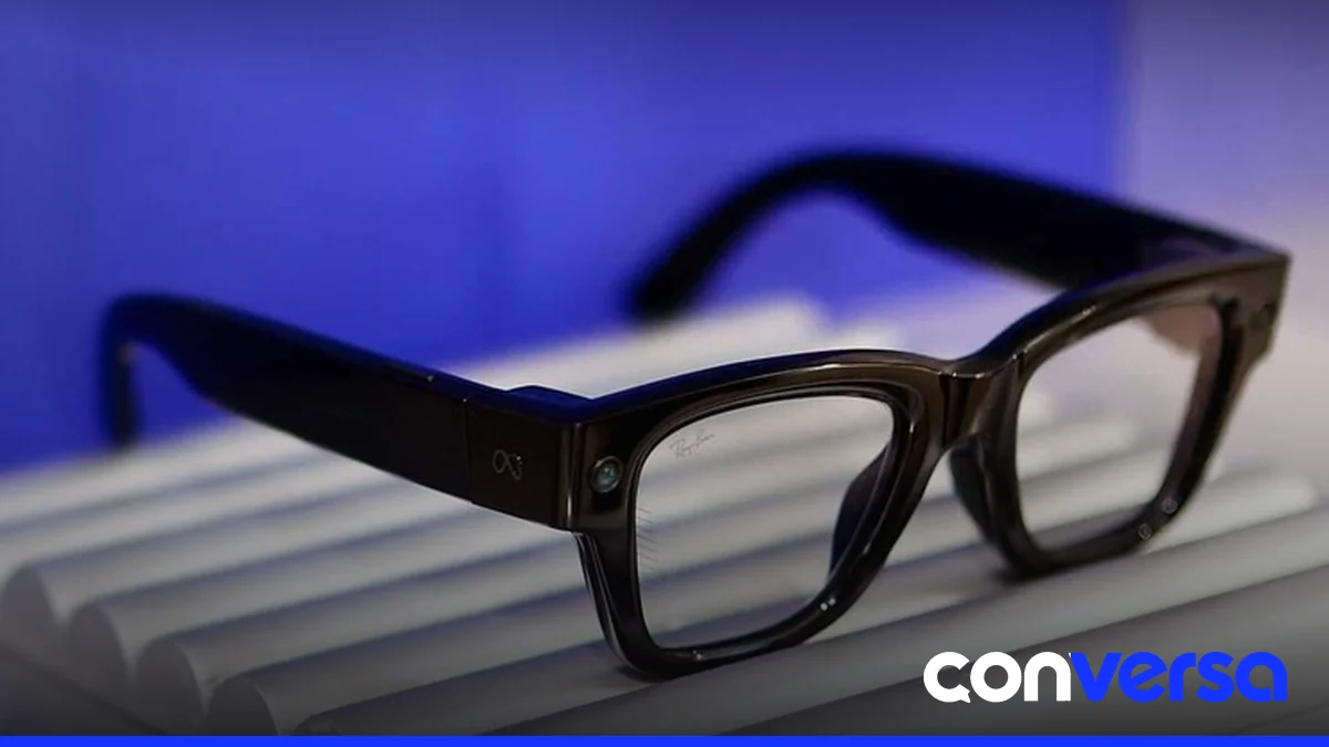 Imagen de gafas conectadas en un entorno urbano.