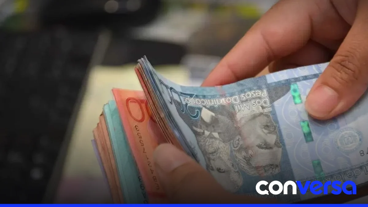 Familias dominicanas enfrentan el reto de cubrir gastos esenciales en un contexto de encarecimiento del dólar y aumento de precios.