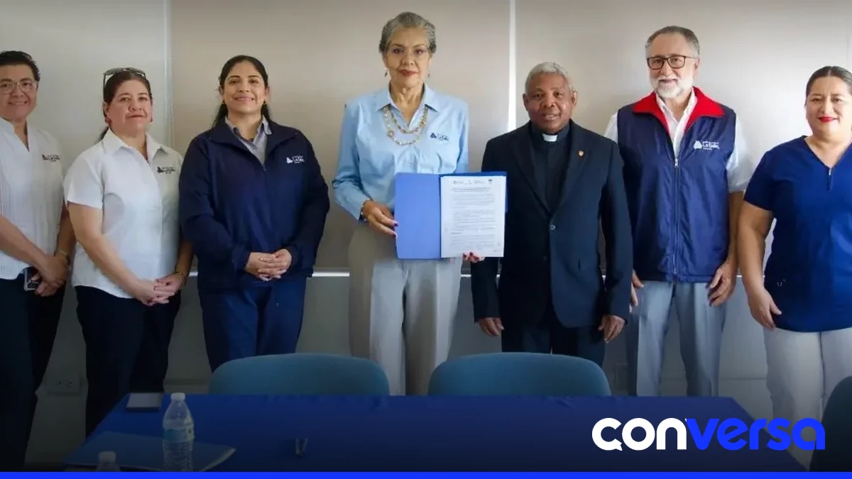Estudiantes de la Universidad Católica Tecnológica de Barahona participan en un evento académico.