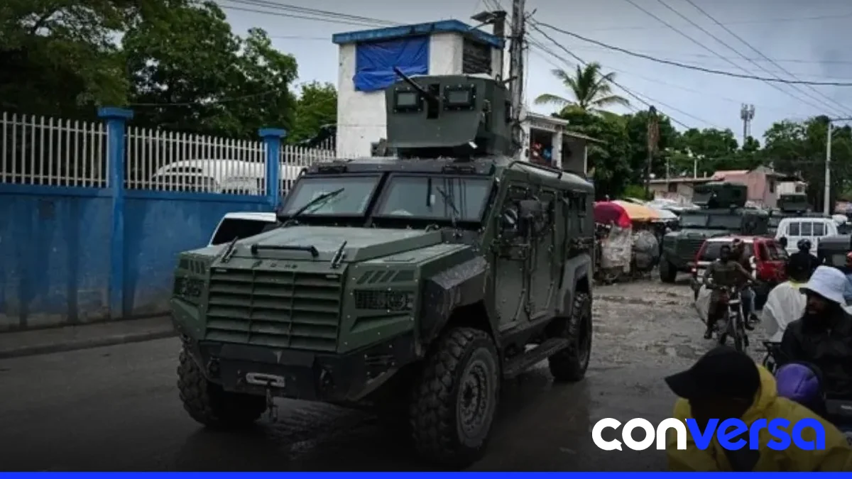 Militares salvadoreños en Haití como parte de una operación de búsqueda y rescate.