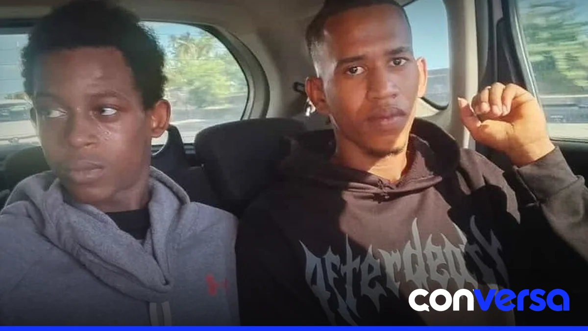 Agentes de la Policía en el destacamento de Los Frailes.