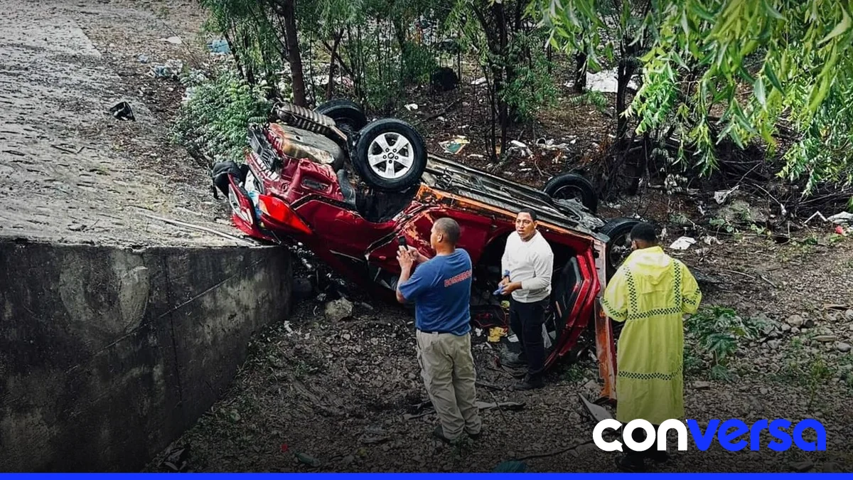 Vista del lugar del accidente en la recta de Azua.