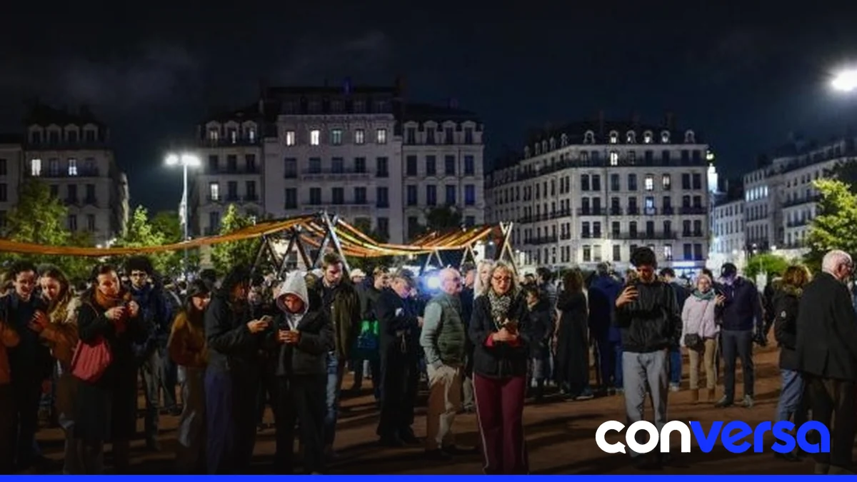 Imagen de enfrentamientos y saqueos en París durante los disturbios.
