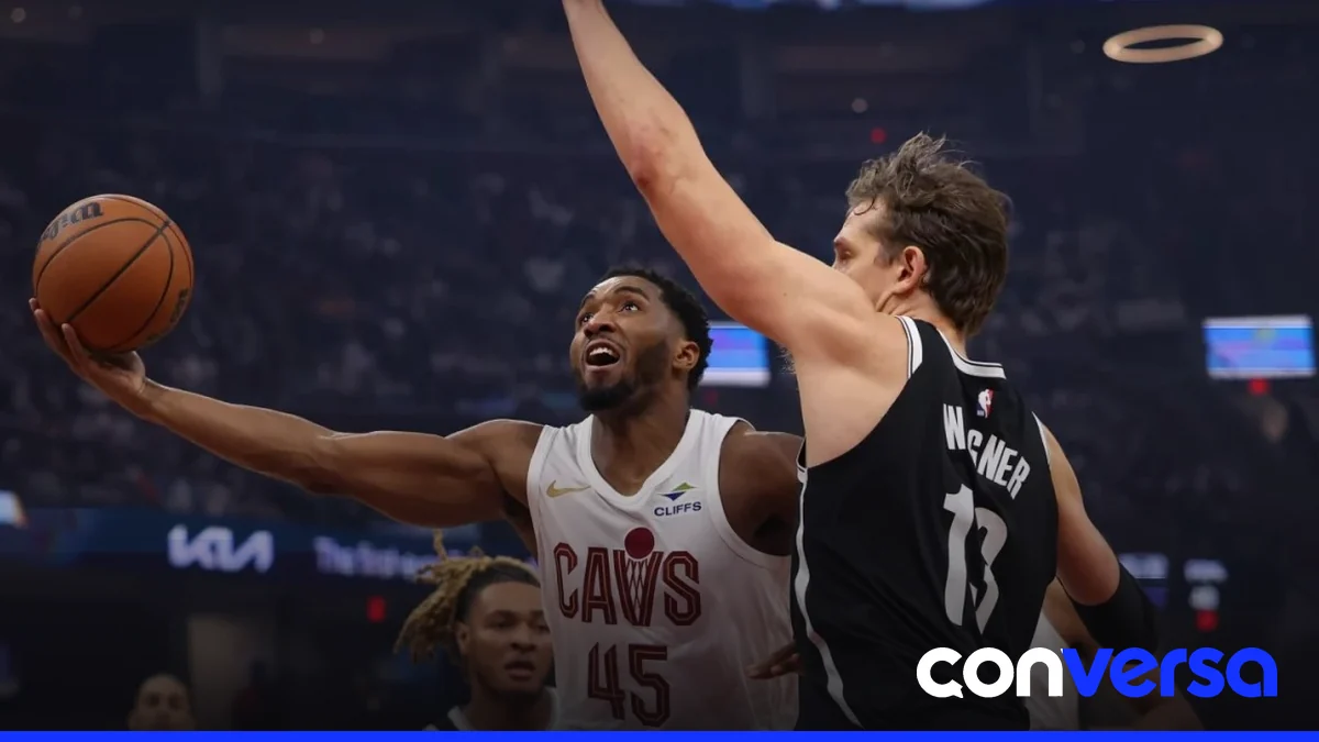 Cavaliers celebran su victoria en el partido inaugural en casa.