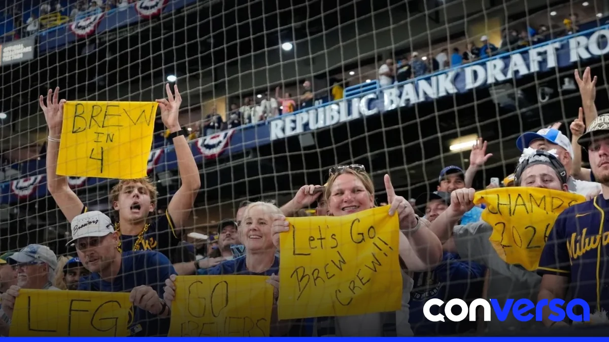 Fanáticos de los Brewers se congregan en el estacionamiento del Tropicana Field antes del Juego 4 de la Serie Mundial.