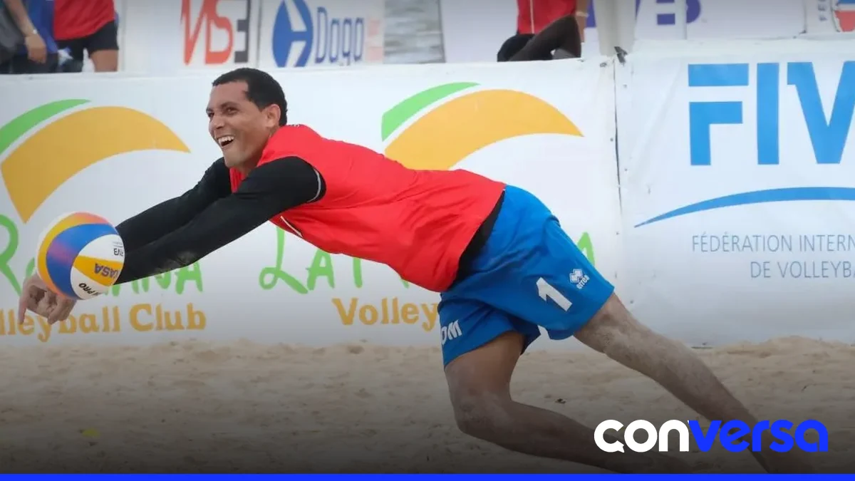 Jugadores dominicanos en acción durante el Clásico de Voleibol de Punta Cana.