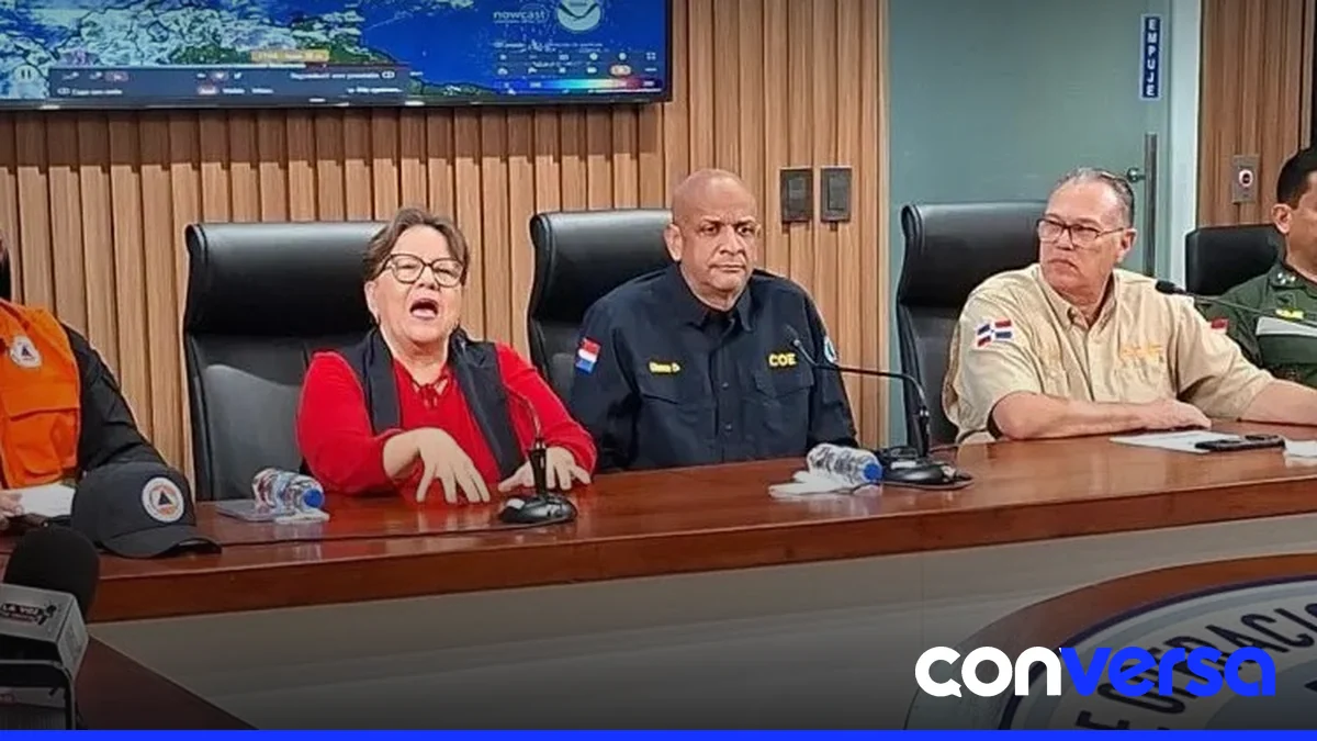 Imagen de un cielo nublado con lluvia en la capital dominicana.