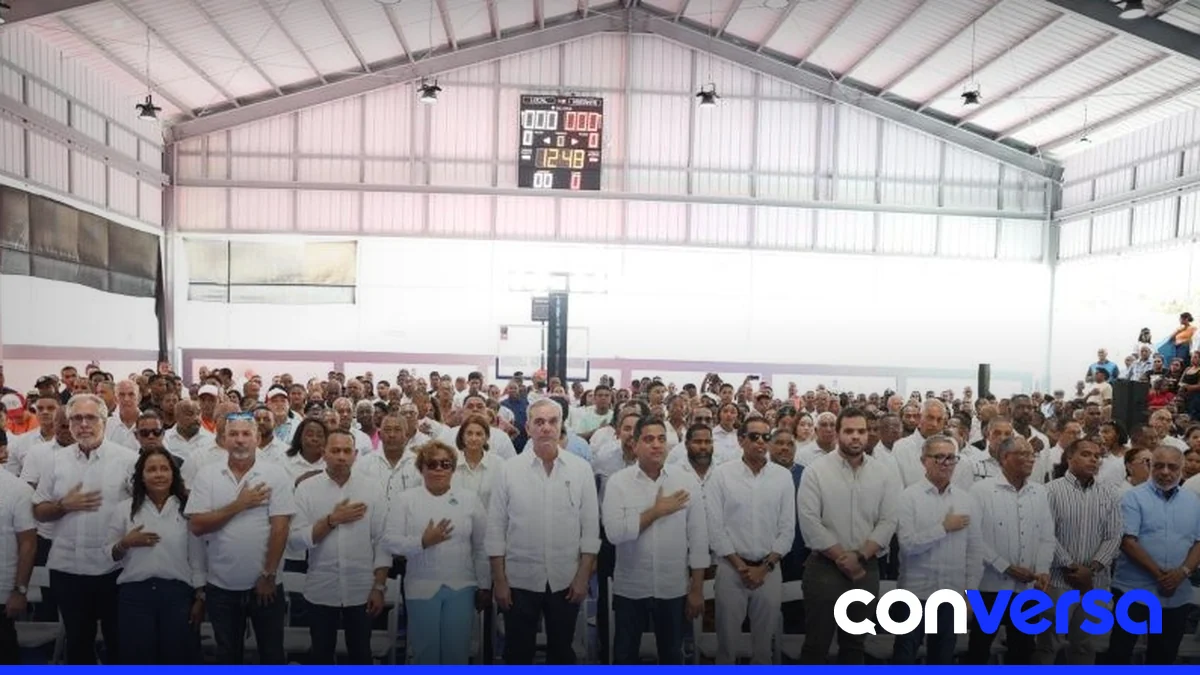 Imagen de la entrega de áreas verdes y parque central en Santo Domingo Oeste.