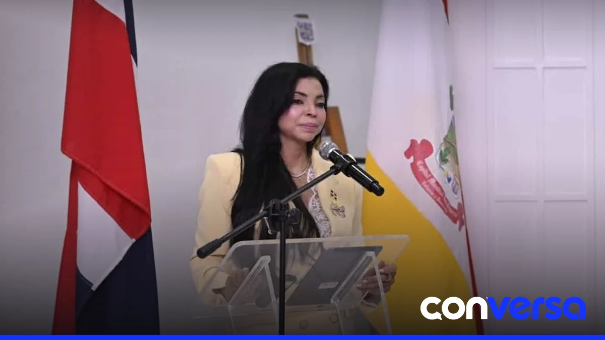 Foto de la conferencia realizada en la Biblioteca Municipal de Tamboril.