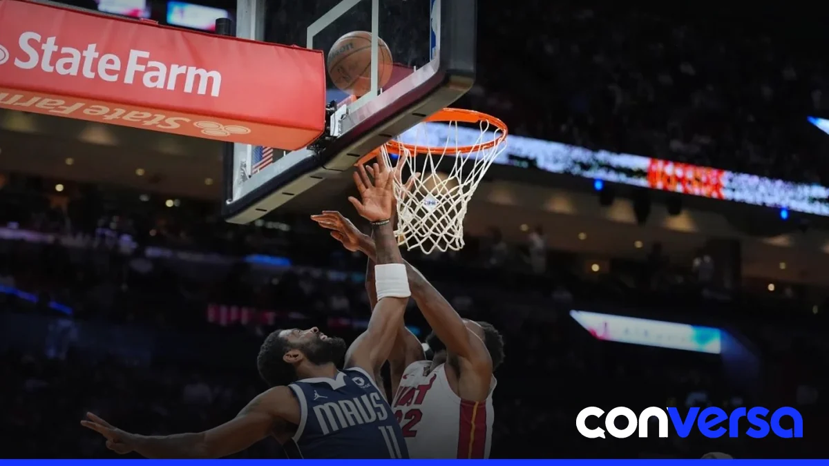 Jugadores de Dallas Mavericks celebran la victoria frente a Miami Heat.