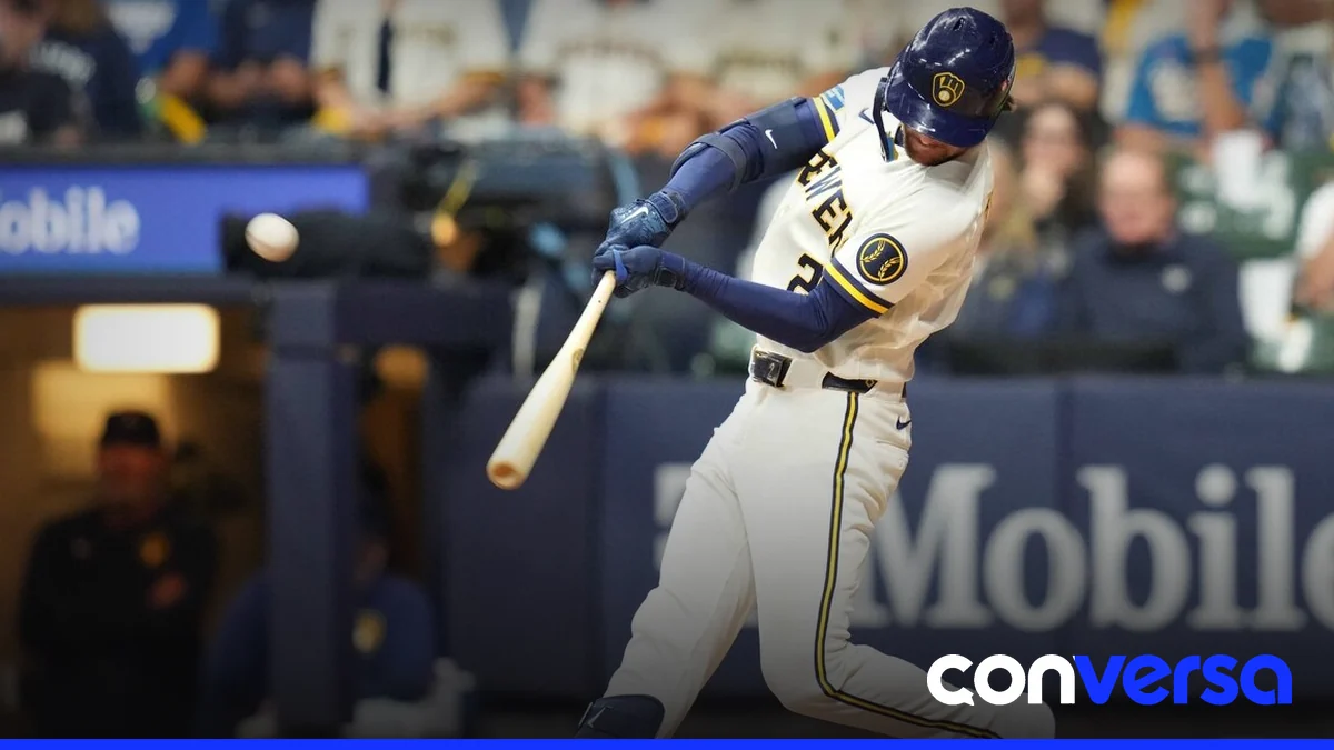 Jugadores de los Milwaukee Brewers celebran la victoria en el Juego 1 de la NLCS.