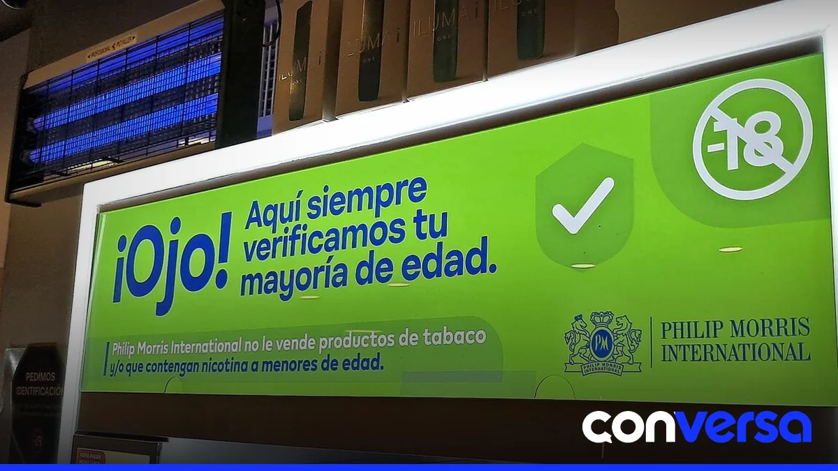 Imagen de señalización en tienda que promueve la verificación de la mayoría de edad.