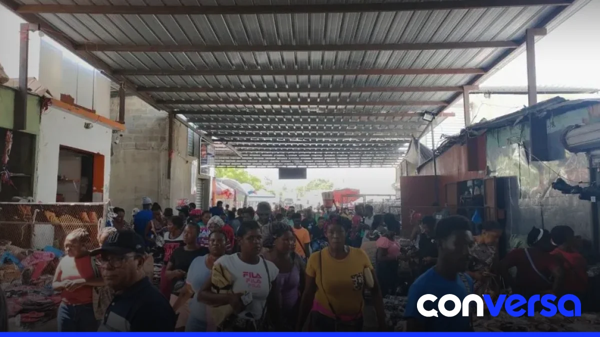 Comerciantes en la frontera entre República Dominicana y Haití realizan transacciones en condiciones de inseguridad.