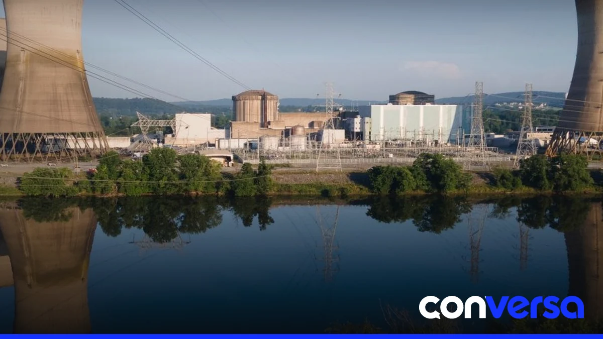 Imagen de una central nuclear en operación, representando el crecimiento de la energía nuclear a nivel mundial.