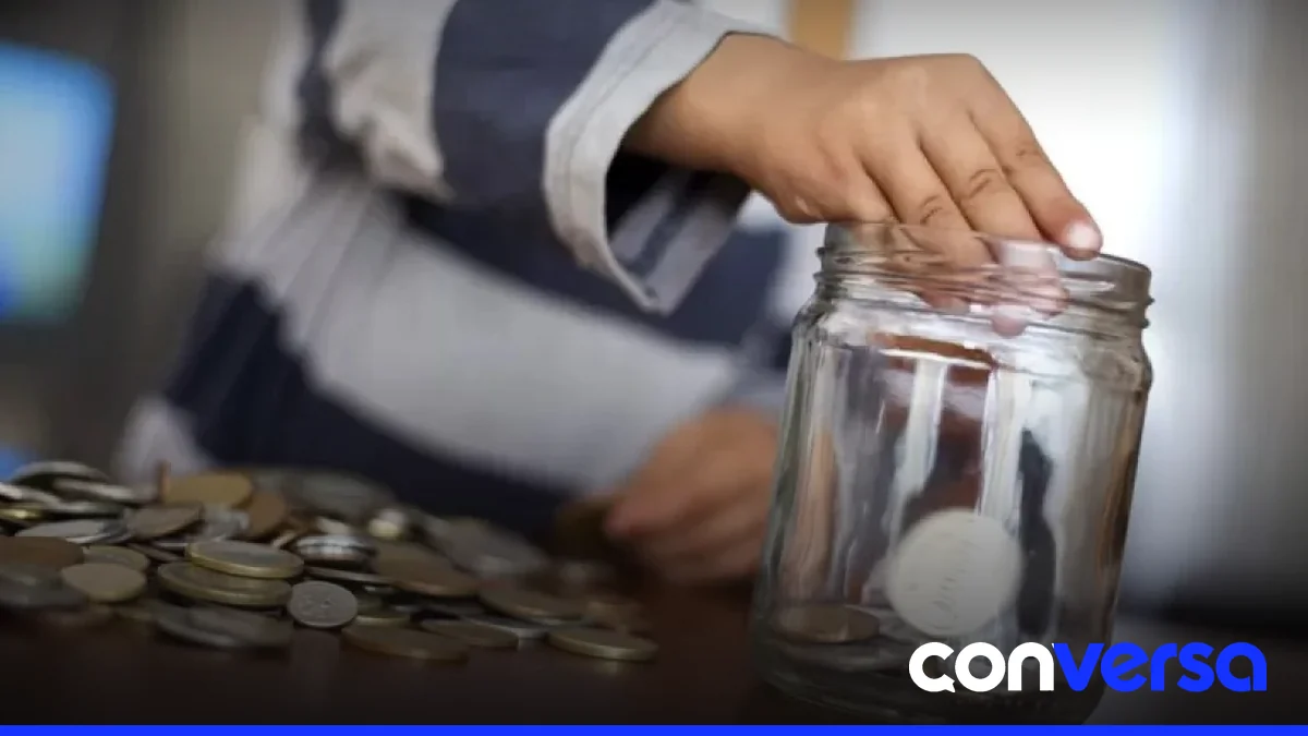 Imagen de una persona abriendo una cuenta de ahorro en un banco.