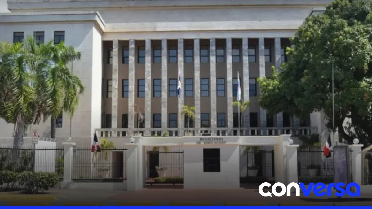 Docentes reciben el pago retroactivo correspondiente a la Evaluación de Desempeño Docente.