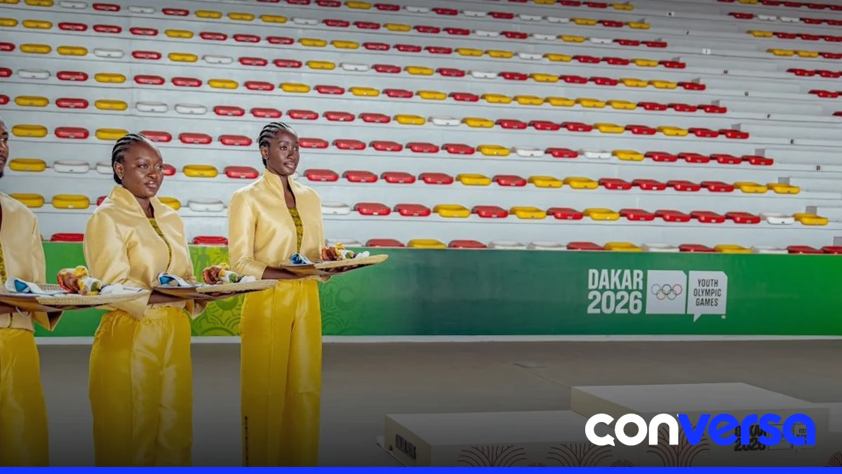 Imagen de un podio con diseño inspirado en la cultura senegalesa para los Juegos Olímpicos de la Juventud Dakar 2026.