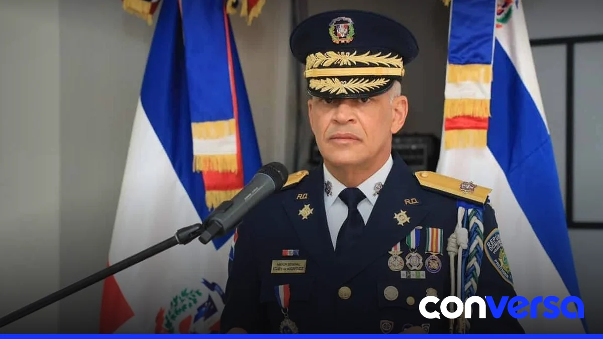 Agentes de la Policía Nacional en una intervención en el sector Cienfuegos.