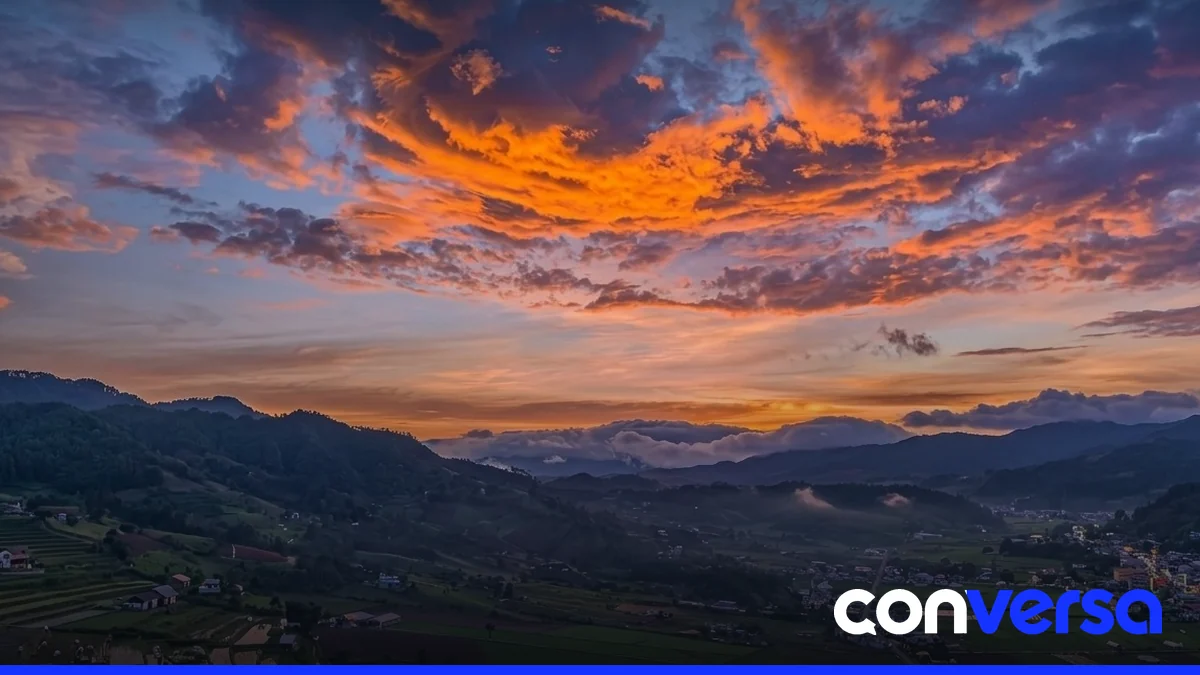 Imagen de una zona montañosa con cielo nublado y temperatura baja.