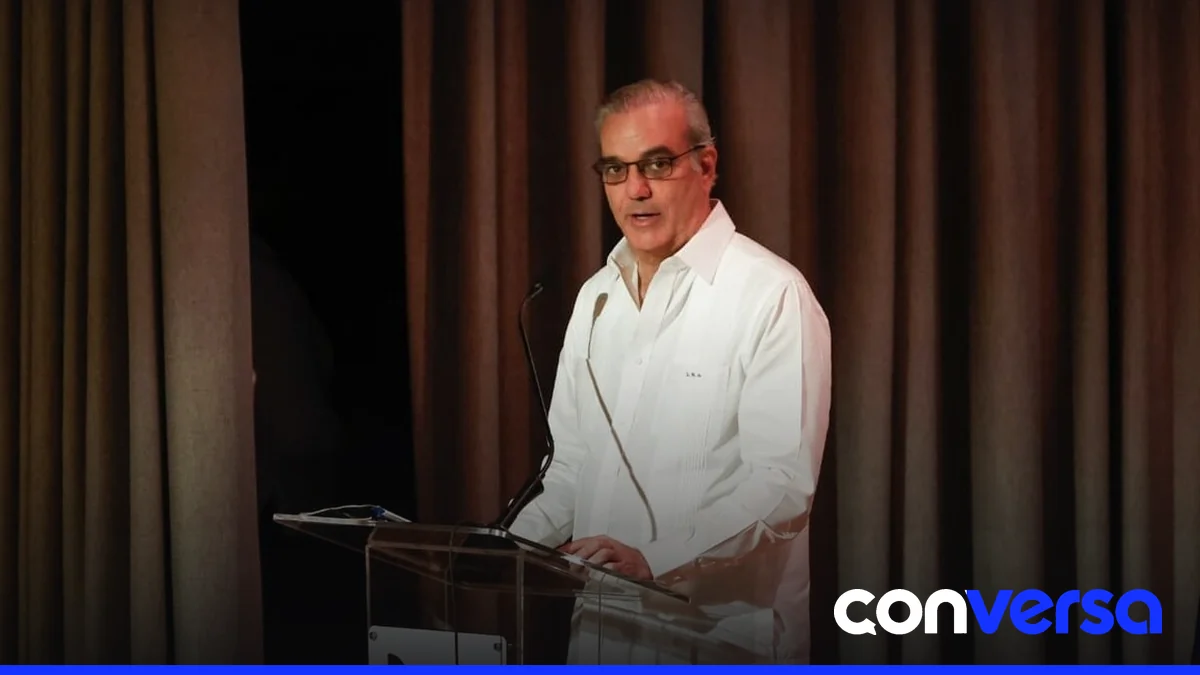 El presidente Luis Abinader durante la inauguración del Centro Cultural Rainieri en Punta Cana.