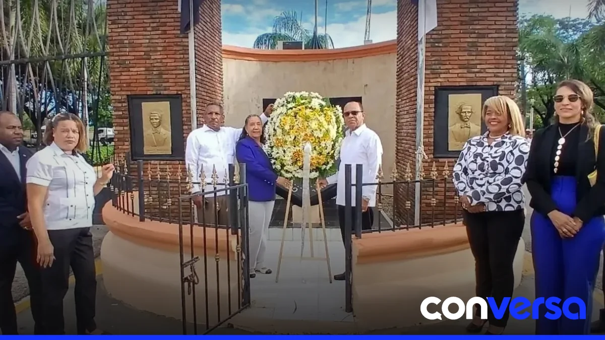 Imagen del acto conmemorativo del 488 aniversario de la fundación de la UASD en el Recinto Barahona.