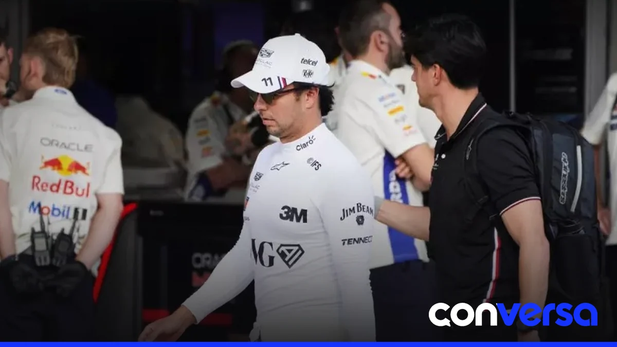 Sergio Pérez celebra su extensión de contrato con Cadillac en el Paseo de la Reforma.