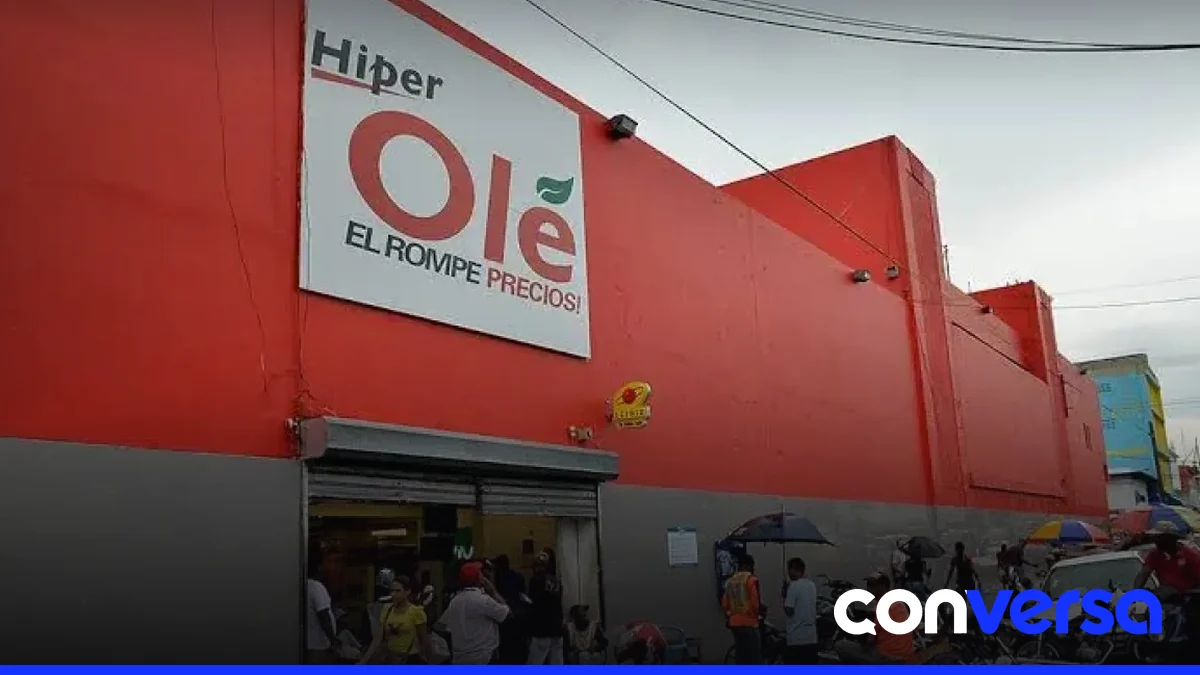 Trabajadores de Hipermercados Olé en protesta por el pago de bonificaciones.