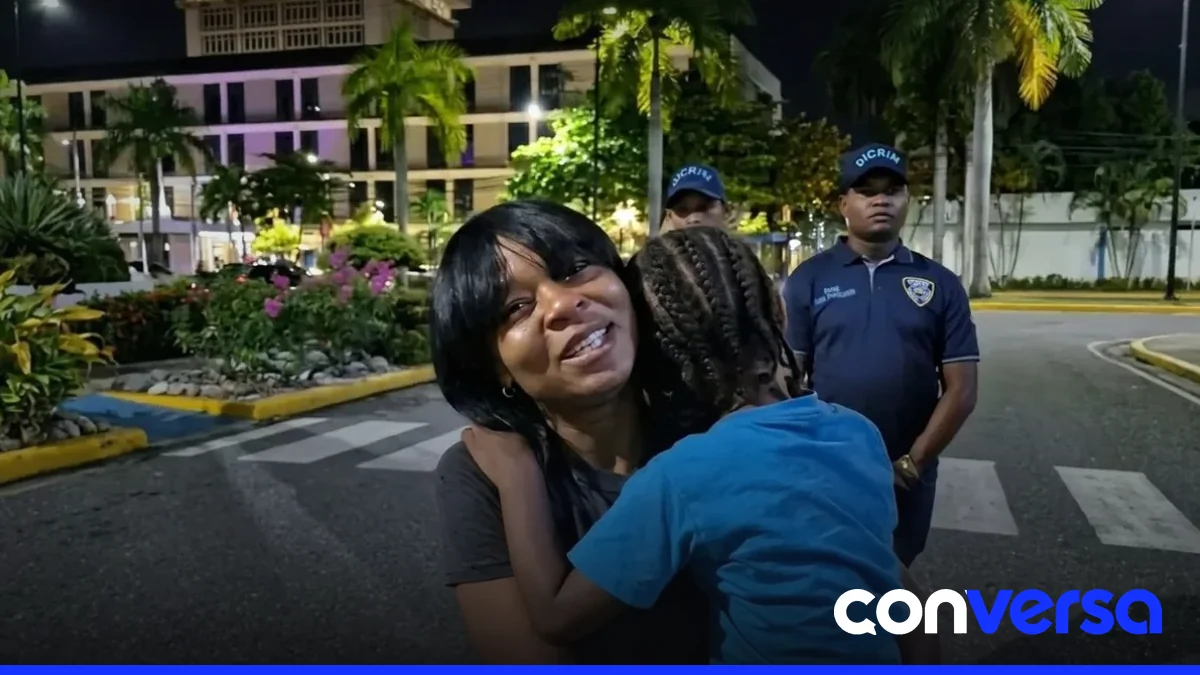 Familia de Sammy Ciprian en su hogar tras la feliz reaparición del niño.