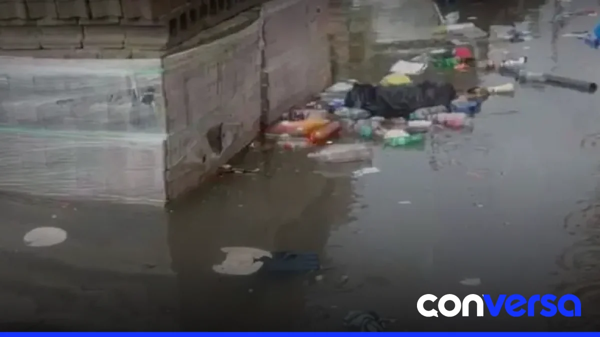 Imagen de la autopista Juan Pablo II afectada por las inundaciones.