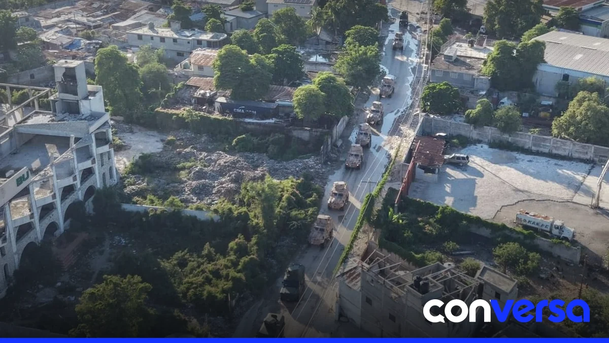 Soldados salvadoreños en operación de rescate en Haití.